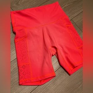 AERIE NEON BIKER SHORTS, size medium
